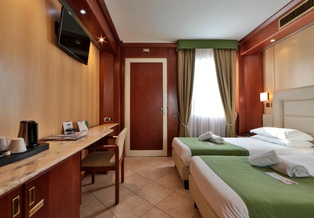 best-western-hotel-anthurium-private-pool-hotels-italy-1 Best Western Hotel Anthurium room