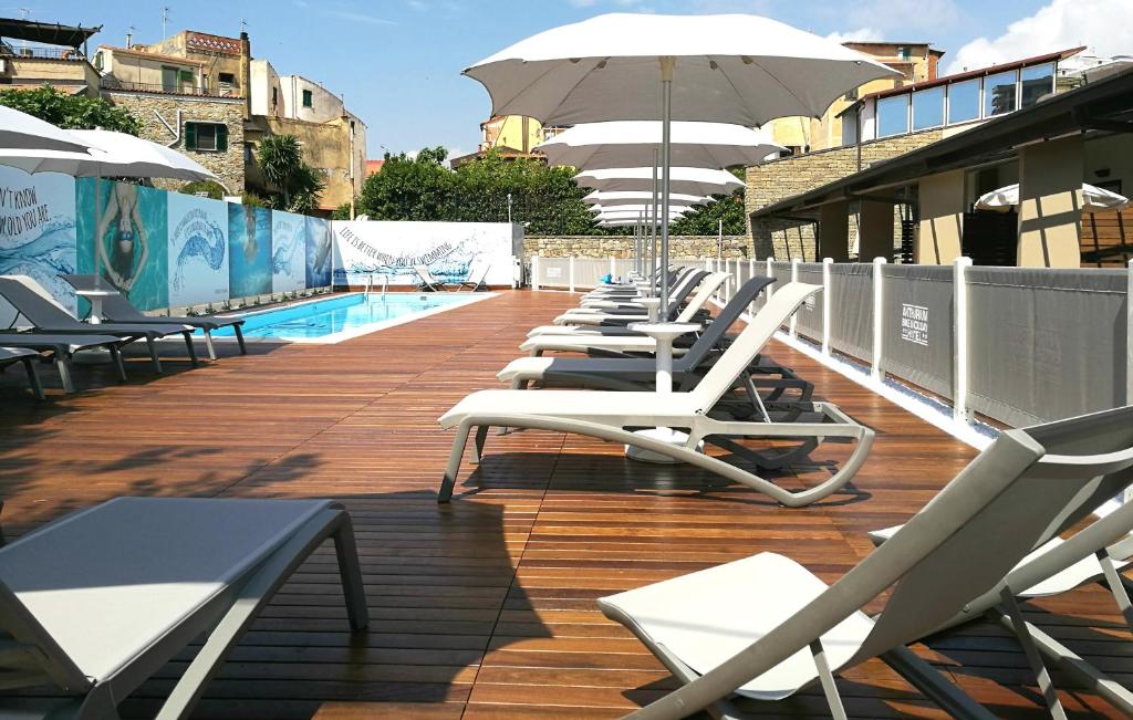 best-western-hotel-anthurium-private-pool-hotels-italy-2 Best Western Hotel Anthurium pool