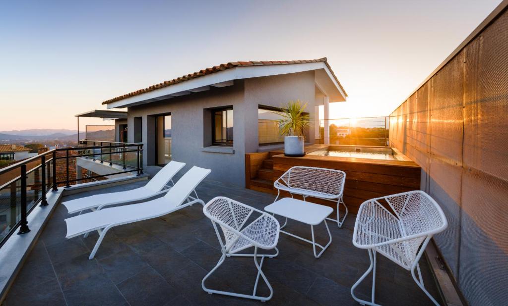 citta-di-lume-suites-lofts-private-pool-hotels-france-3 Citta di Lume Suites & Lofts sunset