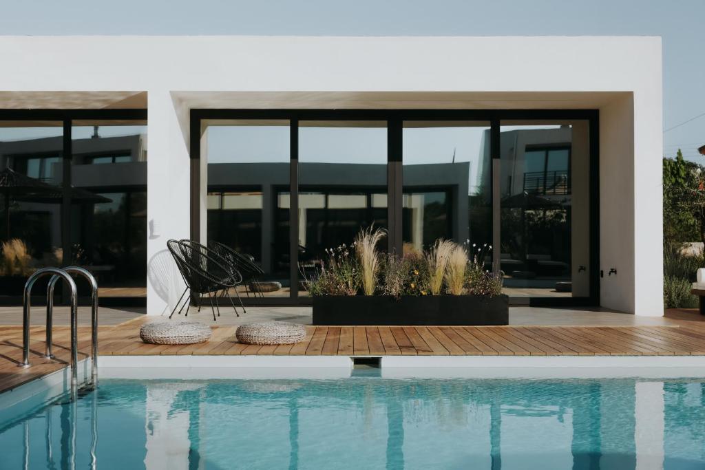 hooga-feel-the-cosiness-mysa-restaurant-private-pool-hotels-greece-6 HOOGA Feel The Cosiness & Mysa Restaurant pool 2