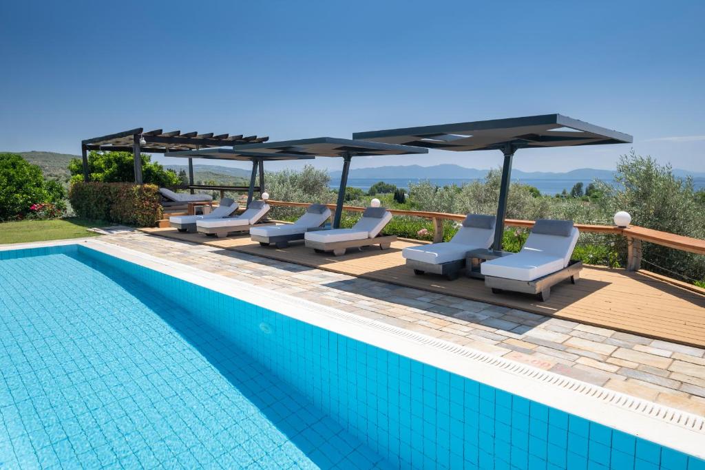 iakovakis-suites-spa-private-pool-hotels-greece-4 Iakovakis Suites & Spa pool 4