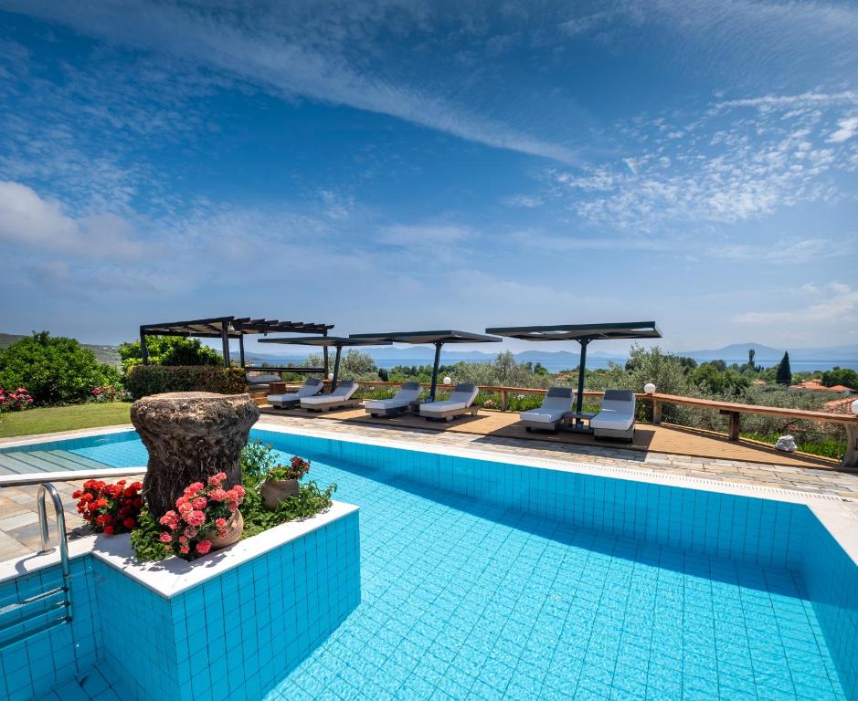 iakovakis-suites-spa-private-pool-hotels-greece-5 Iakovakis Suites & Spa pool 2