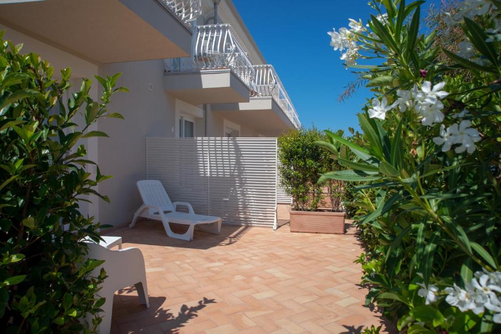 il-borghetto-creative-resort-private-pool-hotels-italy-5 Il Borghetto Creative Resort outdoor