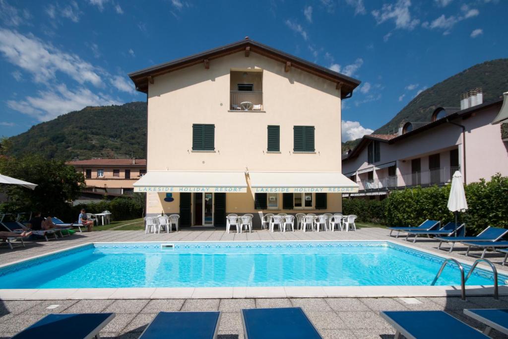 lakeside-holiday-resort-private-pool-hotels-italy-1 Lakeside Holiday Resort building