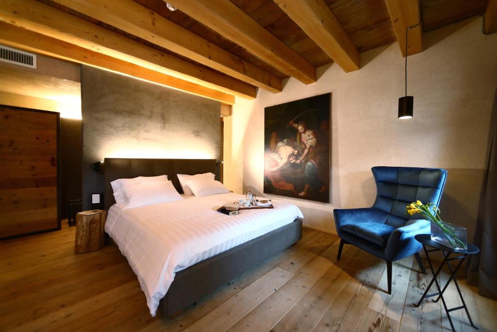 relais-villa-balis-crema-private-pool-hotels-italy-2 Relais Villa Balis Crema room 3