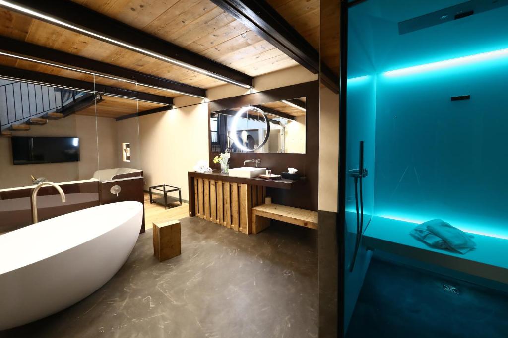 relais-villa-balis-crema-private-pool-hotels-italy-5 Relais Villa Balis Crema wc