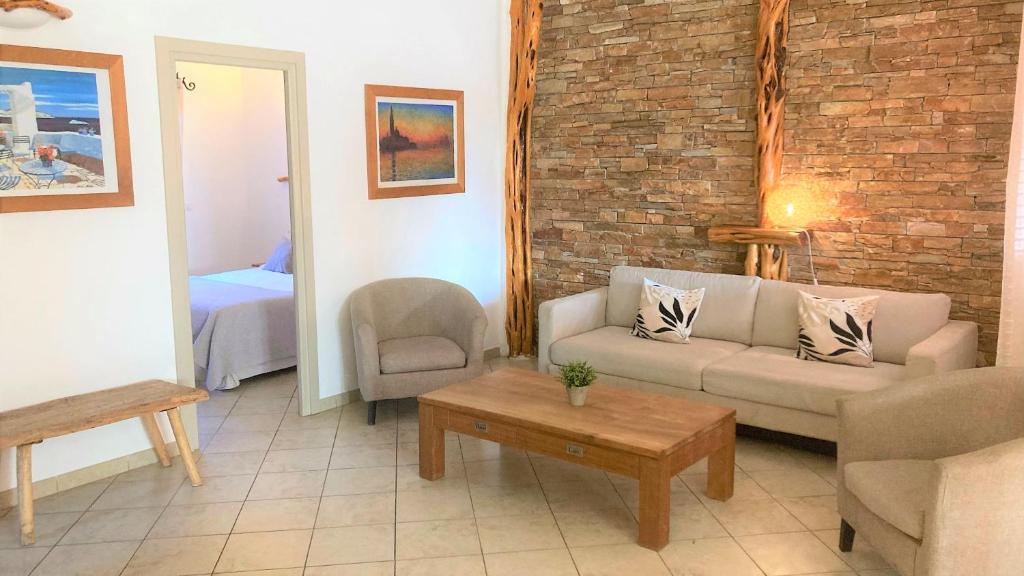residence-dolce-vita-de-palombaggia-private-pool-hotels-france-2 Résidence Dolce Vita de Palombaggia sofa