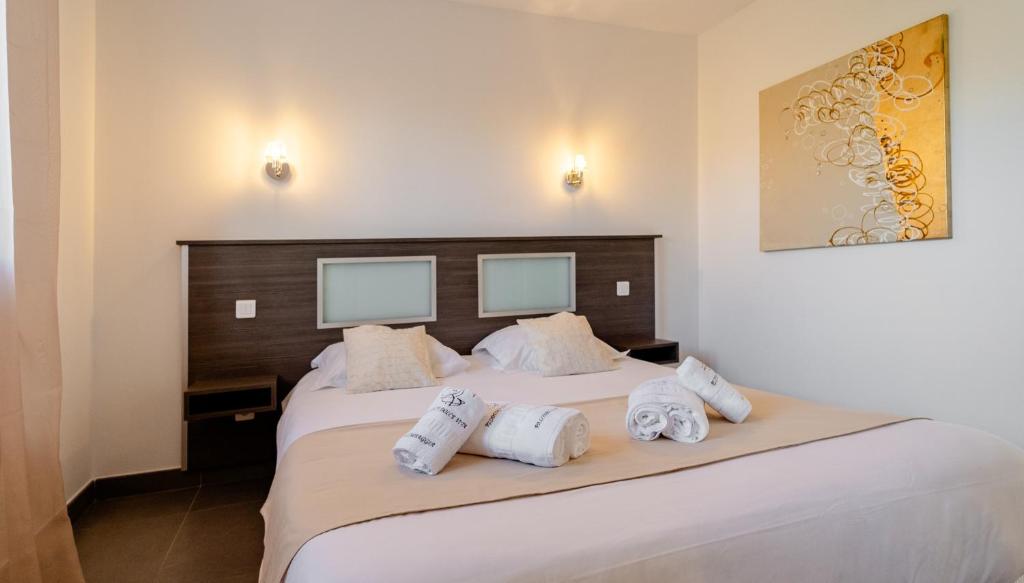 residence-dolce-vita-de-palombaggia-private-pool-hotels-france-6 Résidence Dolce Vita de Palombaggia room