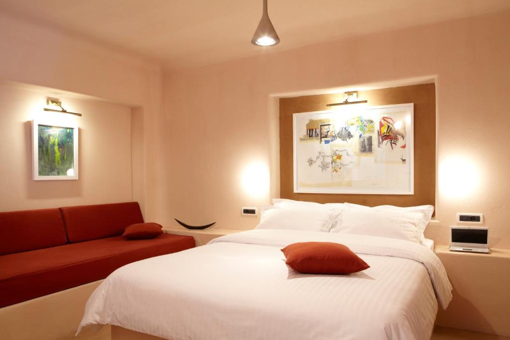 voreina-gallery-suites-private-pool-hotels-greece-6 Voreina Gallery Suites room